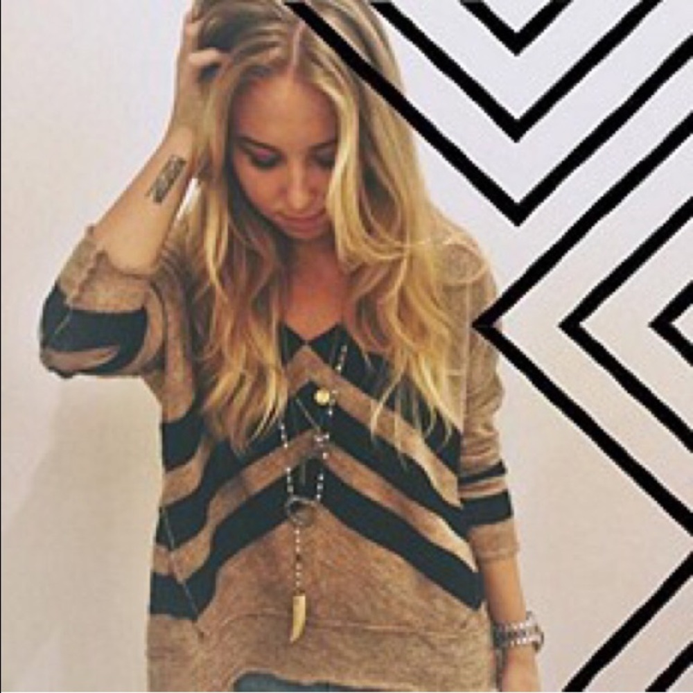 FREE PEOPLE BEIGE AND BLACK CHEVRON V-NECK SWEATER